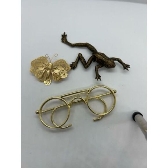 Vintage gold tone and novelty brooches - Picture 6 of 6